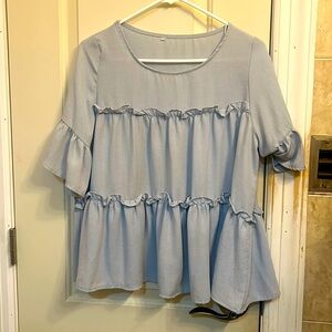 Stunning women’s blue size medium top.